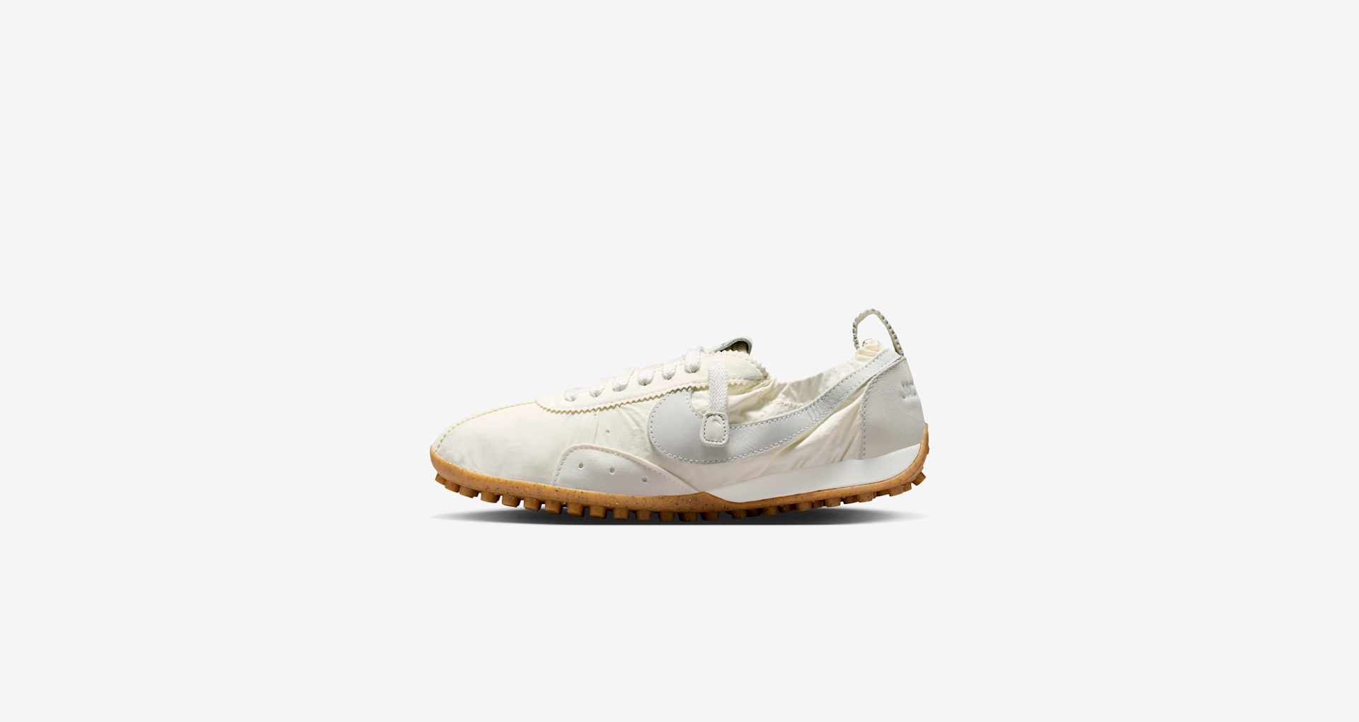 靴 Nike Jacquemus Moon Shoe SP Soft Pearl NIKE公式】レディース ムーンシューズ x ジャックムス 'Soft Pearl and